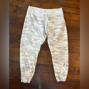 Calvin Klein gray white jogger sweatpants camo size L